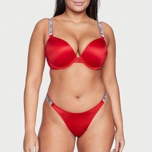 Victoria’s Secret bombshell push-up bra